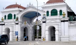 सिंहदरबार प्रवेशद्वारमा स्यानिटाइजर बुथ