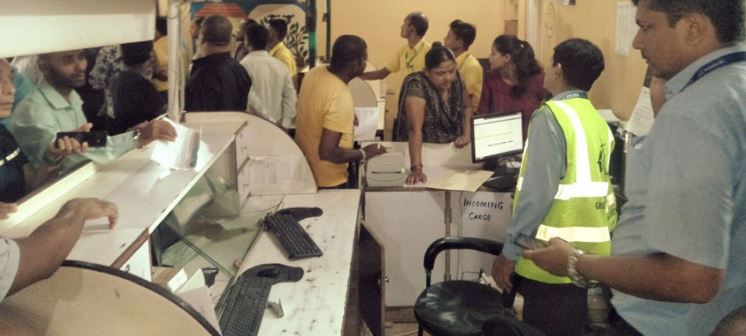 राजपाका सांसद प्रमोद साहद्वारा विमानस्थल तोडफोड