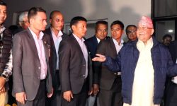 दुई दिने उपचारपछि प्रधानमन्त्री ओली हाँस्दै बालुवाटार फिर्ता