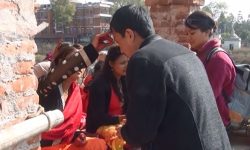 दिदीबहिनी नहुनेले रानीपोखरीमा भाइटीका लगाए