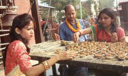 एक सय आठवटा दियो बत्ती बाल्दै