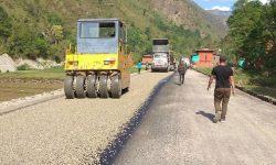 मध्यपहाडी लोकमार्गको पश्चिम खण्डमा आधा काम सकियो