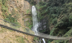 पर्यटक लोभ्याउँदै पोकली झरना