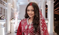 विहेको पहिरनमा खुलेकी ऋचा शर्मा