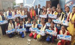 सुदूरपश्चिमका विद्यालयहरुमा निःशुल्क सेनेटरी प्याड वितरण गरिदै