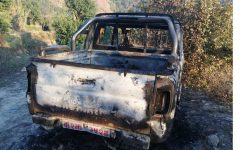 रावाबेँसी गाउँपालिका प्रमुख निरौलाको क्षतिगस्त गाडी