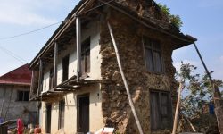 टेकोको भरमा रहेको घरमा बस्दै