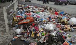 काठमाडौंकाे फोहोर आजबाट उठाउन थालियाे