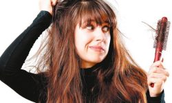 कपाल झर्दा मानिसमा हुने भ्रमहरु, यस कारण झर्छ कपाल !