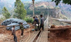 नेपालकै लामो झोलुङ्गे पुल निर्माण( फोटो )