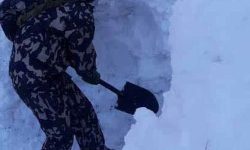 गोसाइँकुण्ड पदयात्रामा हराएका दुई युवकको शव हिउँले पुरिएको अवस्थामा फेला