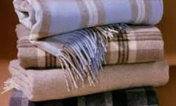 जिल्ला प्रशासन कार्यालय सिरहाद्वारा कैदीबन्दीलाई कम्बल वितरण