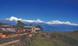 स्पेनका पर्यटन मन्त्री फ्लोरेशको टोलीले पर्वतको भ्रमण ग¥यो