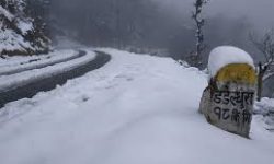 सुदूरपश्चिमका ७ जिल्लामा हिमपात, राजमार्ग अवरुद्ध