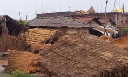 झापामा फुसको छानो हटाउन शुरु