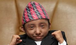 विश्व कै होचा थापाले संसार छाडे