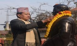 माथेमाको पूर्ण कदको सालिक प्रतिस्थापन