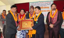 गिरी “राष्ट्रिय नागरिक सम्मान” बाट सम्मानित