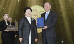 वान कि मुन शान्ति पुरस्कारबाट सम्मानित