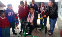 विद्यार्थीले बनाएको विद्युतबाट चल्ने गाडी