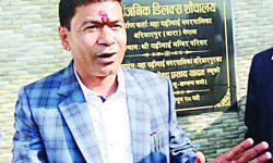 मेयरको ज्यादती : आफ्नो जुत्ता टाउको राख्न नमानेपछि किसानमाथि कुटपिट