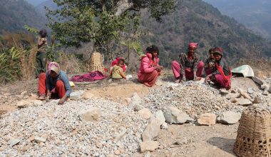 सुत्केरी भएको एक महिना भित्र गिट्टी कुट्दै