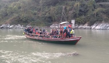 जलयात्रामा पर्यटक