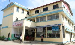 धादिङबेसीमा अस्पताललाई आपत्कालीन सामग्री हस्तान्तरण