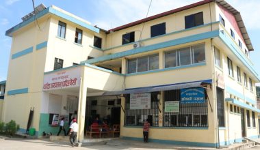 धादिङबेसीमा अस्पताललाई आपत्कालीन सामग्री हस्तान्तरण