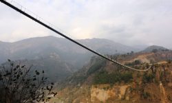 निर्माणाधीन नेपालकै लामो झोलुङ्गे पुल