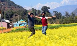 तोरीबारीमा रमाउँदै पर्यटक