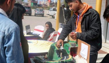 सडक दुर्घटना कम गर्ने प्रविधि सिकाउँदै विद्यार्थी