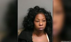 चुम्बन गर्दै जिब्रो चुडाल्ने महिला पक्राउ