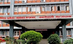 विद्युतीय बस खरिदको माध्यममा यसरी अलमलिदै सरकार