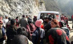 गोरखामा जीप दुर्घटना हुँदा ११ जना घाइते, घाइतेलाई हेलिकप्टरबाट काठमाडौं ल्याइँदै