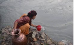 खानेपानीका लागि शौचालयको ढल मिसाएकाे भेरी नदीकै भर, ३ घण्टा हिँडेर पानी बोक्नुपर्ने बाध्यता