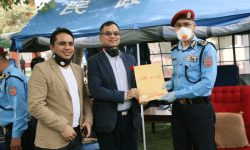 सनराइज वैकद्धारा नेपाल प्रहरीलाई सुरक्षात्मक उपकरण हस्तान्तरण