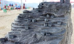 ढुङ्गामा घुम्टे पहाड