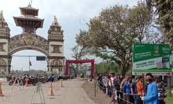 सरकारले गरेको निर्णय विपरित वीरगञ्ज नाकाबाट भारत प्रवेश गर्नेको लर्को