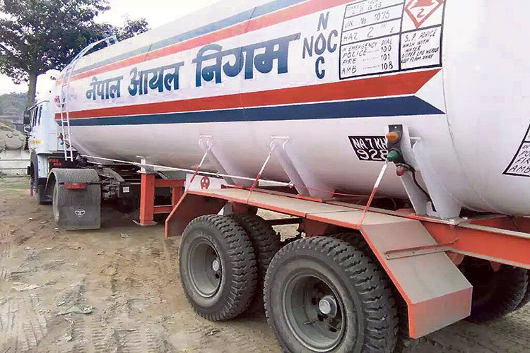 वीरगञ्ज नाका हुँदै दुई हजारभन्दा बढी एलपी ग्यासका बुलेट भित्रिए