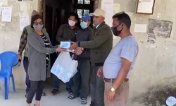 कोरोना : टोखावासिलाई विष्णु सरस्वति फाउण्डेसनले ग¥यो मास्क सहयोग