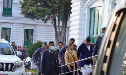 पुरानै लयमा फर्किँदै प्रधानमन्त्री ओली