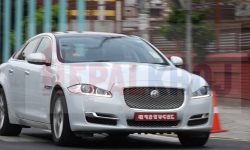 लकडाउनमा किन काठमाडौंमा कुदिरहेका छन् महंगा गाडी  ? (फोटो फिचर)