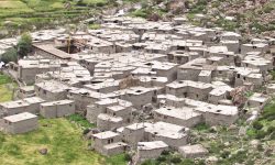 स्थानीय बासिन्दाले नै गाउँलाई जोगाउन बाहिरी सम्पर्कबाट अलग गराए