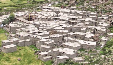 स्थानीय बासिन्दाले नै गाउँलाई जोगाउन बाहिरी सम्पर्कबाट अलग गराए