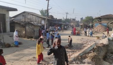 चोर बाटो हुँदै भारतबाट नेपाल प्रवेश गर्नेहरु खुलेयाम हिँडडुल गर्दै