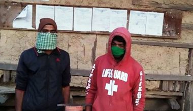 सामुदायिक वनमा रुख काट्ने पक्राउ