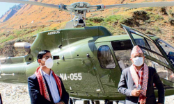 दुर्गममा हेलिकप्टरबाट औषधि