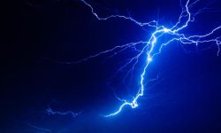 चट्याङबाट ज्यान गुमाएका परिवारलाई राहत