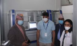 मुख्यमन्त्री राईद्वारा प्रयोगशाला निरीक्षण